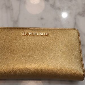 Michael Kors Jet Set Travel Large Flat Wristlet